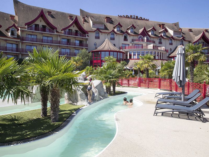 Hôtel les Pagodes de Beauval et sa piscine ouverte en saison Hôtel les Pagodes de Beauval avec piscine - Vacances en famille au ZooParc de Beauval