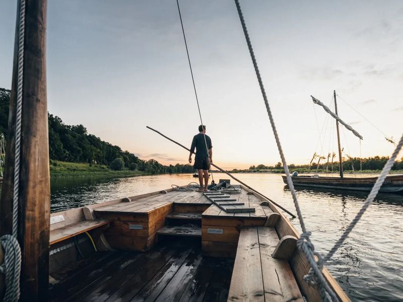 Balade en bateau traditionnel sur la Loire ©French Wanderers Balade en bateau traditionnel sur la Loire - Week-end en famille au ZooParc de Beauval