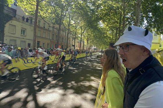 Un parrain au coeur du Tour : la journée inoubliable de Christophe dans la caravane Beauval