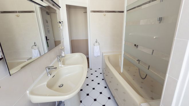 Grand Hôtel - Chambre Double vue Cher - Salle de bain - Les hôtels typiques de Beauval