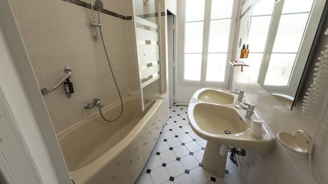 Grand Hôtel - Chambre Double - Salle de bain - Les hôtels typiques de Beauval