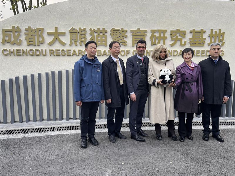 Signature à Chengdu partenariat France Chine pour les pandas géants - ZooParc de Beauval