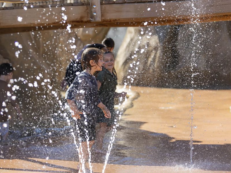Les Roches Vives - Jeux d'eau pour les enfants - ZooParc de Beauval Les Roches Vives - Jeux d'eau pour les enfants - ZooParc de Beauval